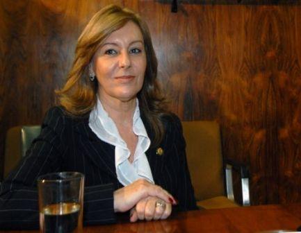 Imagem da notícia RECEITA BUSCA FORA SUCESSOR DE LINA